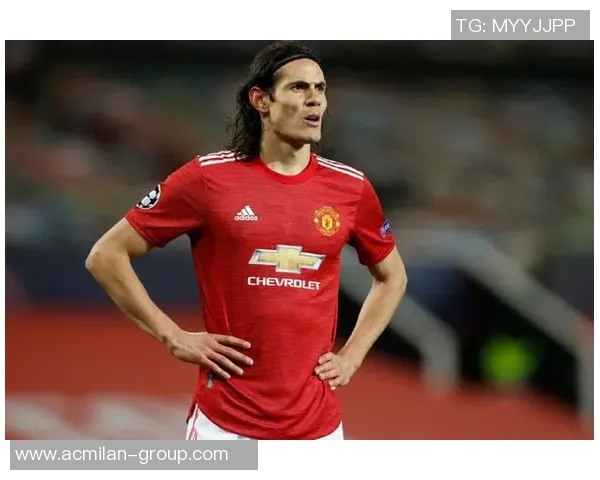 马内因背后犯规被VAR判罚黄牌引发争议球迷热议裁判判决合理性