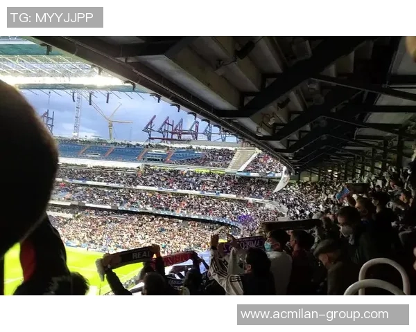 皇马伯纳乌看台巨型TIFO展现伟大精神迎战巴萨 皇马伯纳乌看台巨型TIFO展现伟大精神迎战巴萨